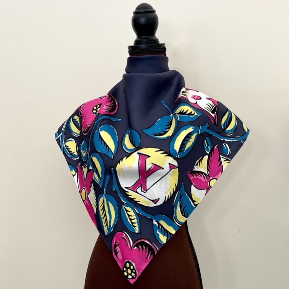 Authentic Louis Vuitton Scarf Monogram Flowers Arty Gray Pink Silk Wrap - Picture 2 of 16